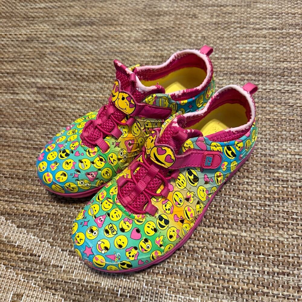 Stride Rite M2P Phibian Kids Size 1 Water Shoes Emoji Print Pink Aqua
